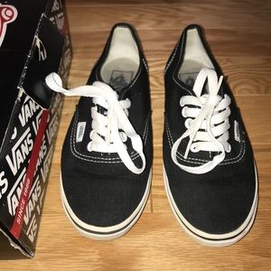 BLACK VANS